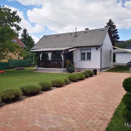 In 27939 بيت للعطل بالاتونفينيفيس