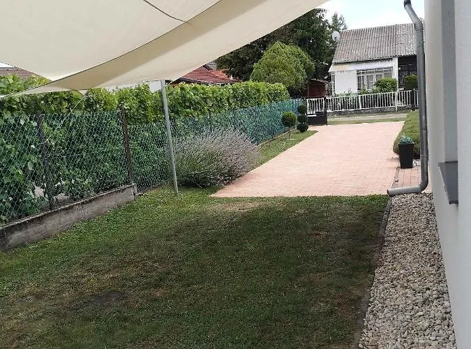 In 27939 別荘 バラトンフェニヴェシュ